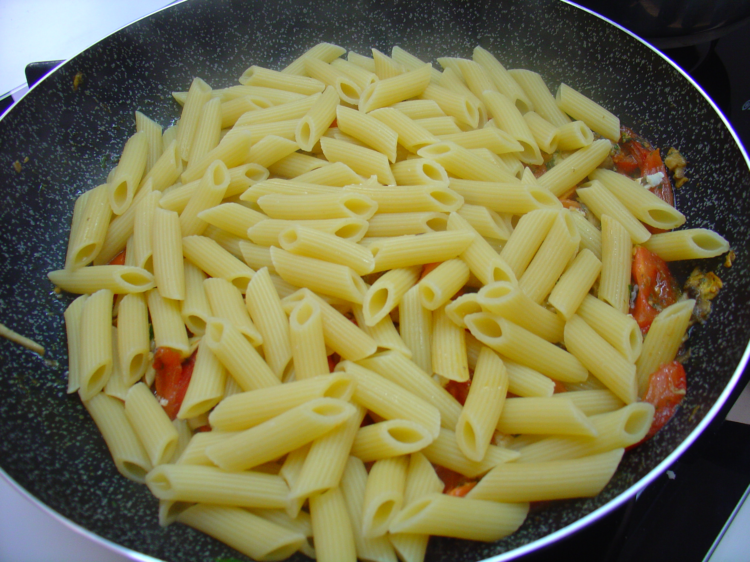 Penne crudaiola con funghi e zenzero