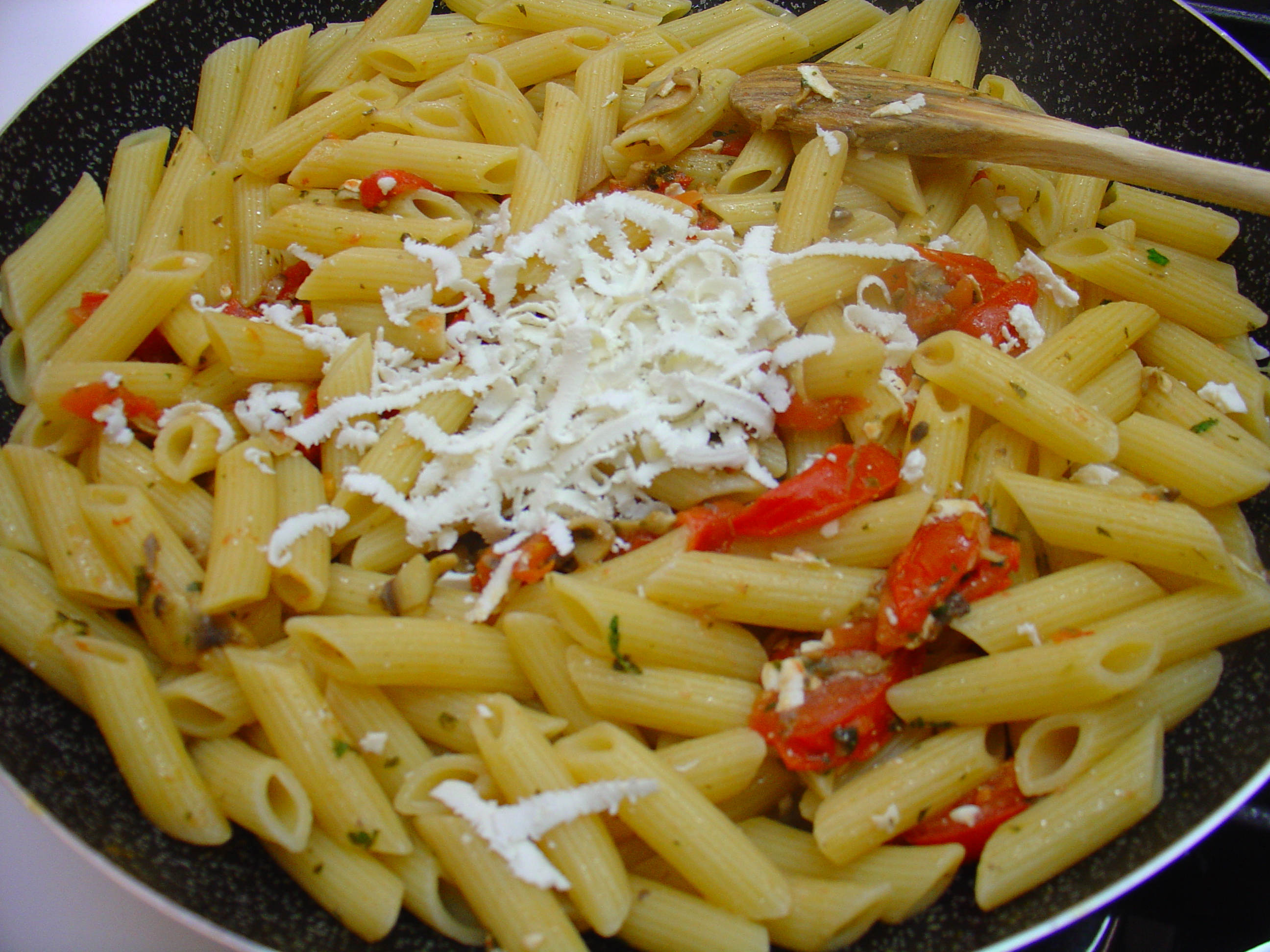 Penne crudaiola con funghi e zenzero