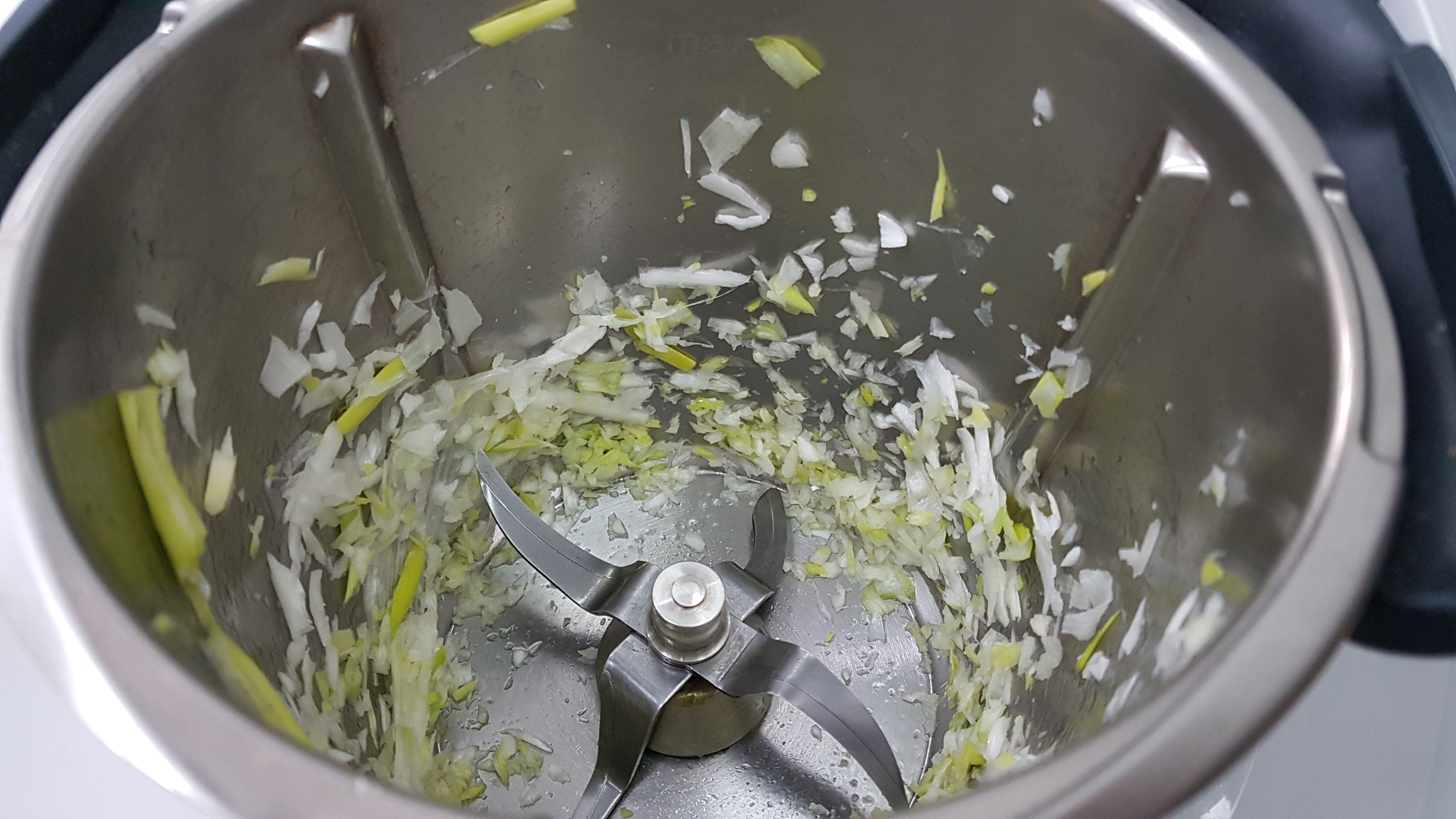 Pasta risottata Bimby con piselli e speck