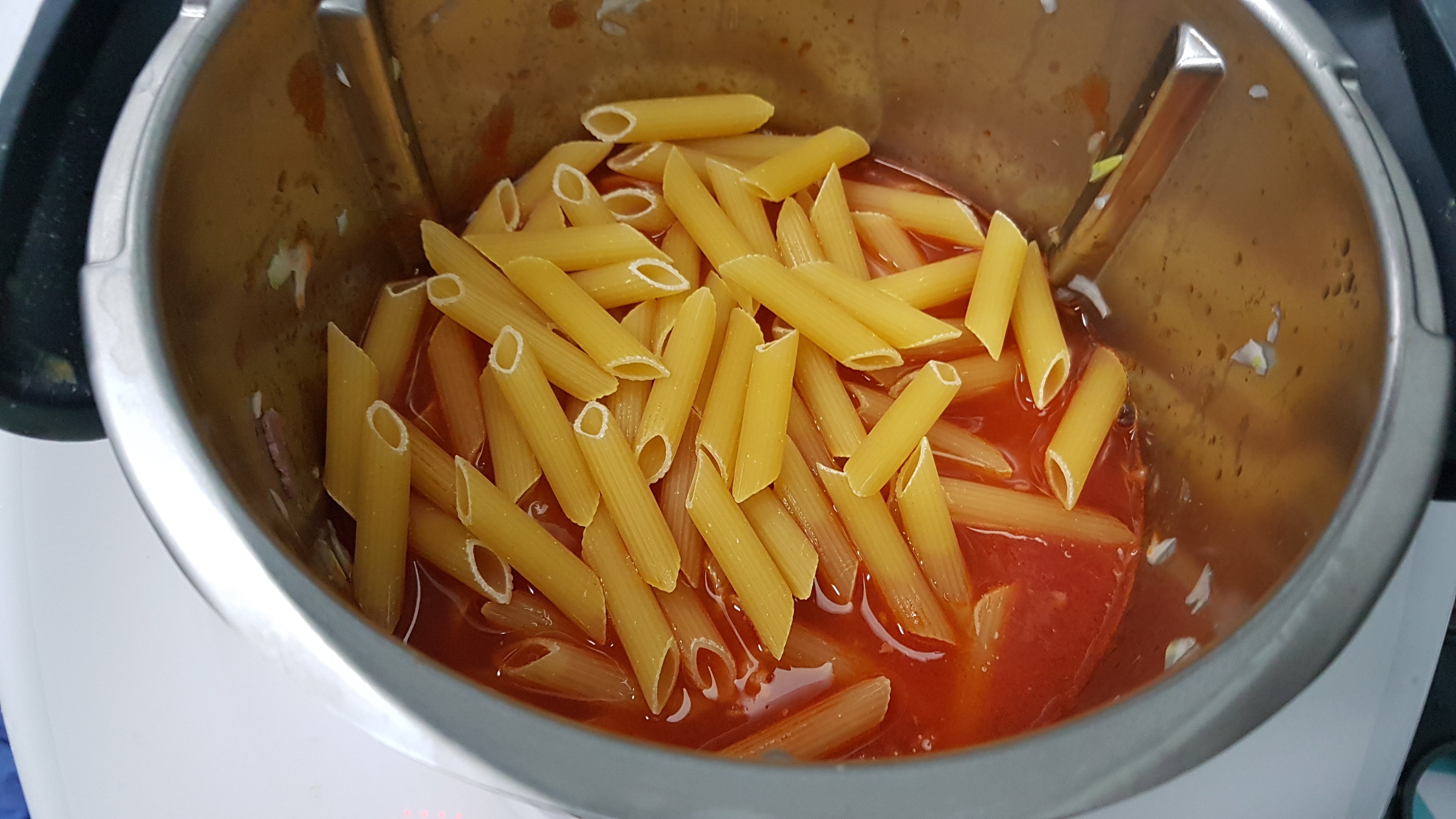 Pasta risottata Bimby con piselli e speck