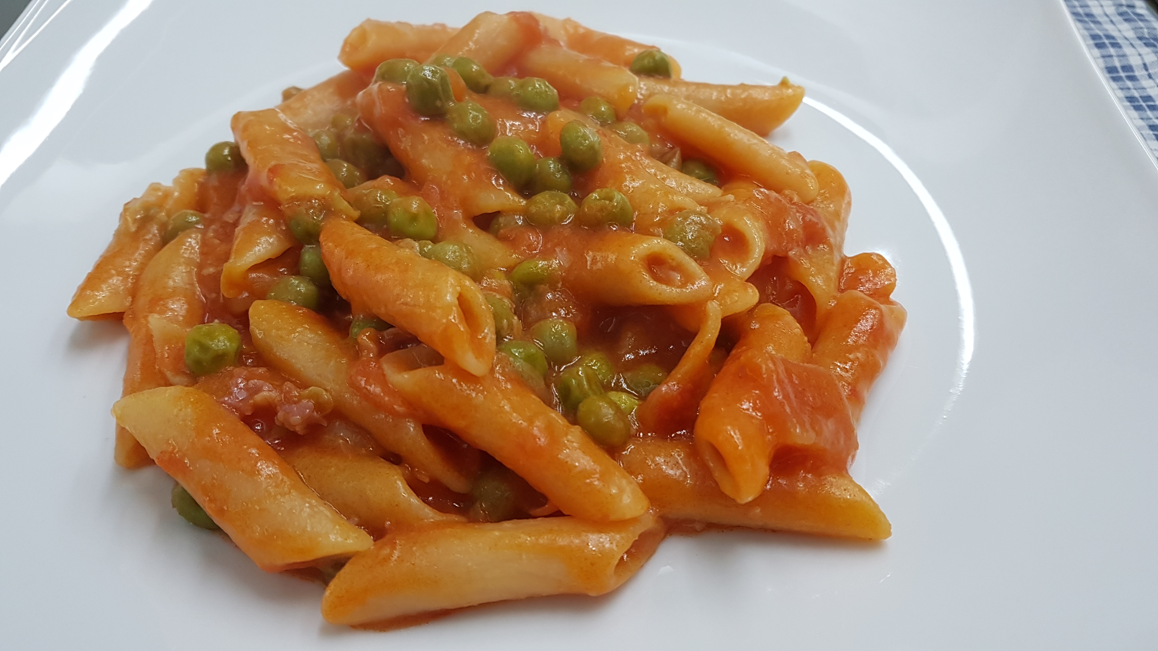 Pasta risottata Bimby con piselli e speck