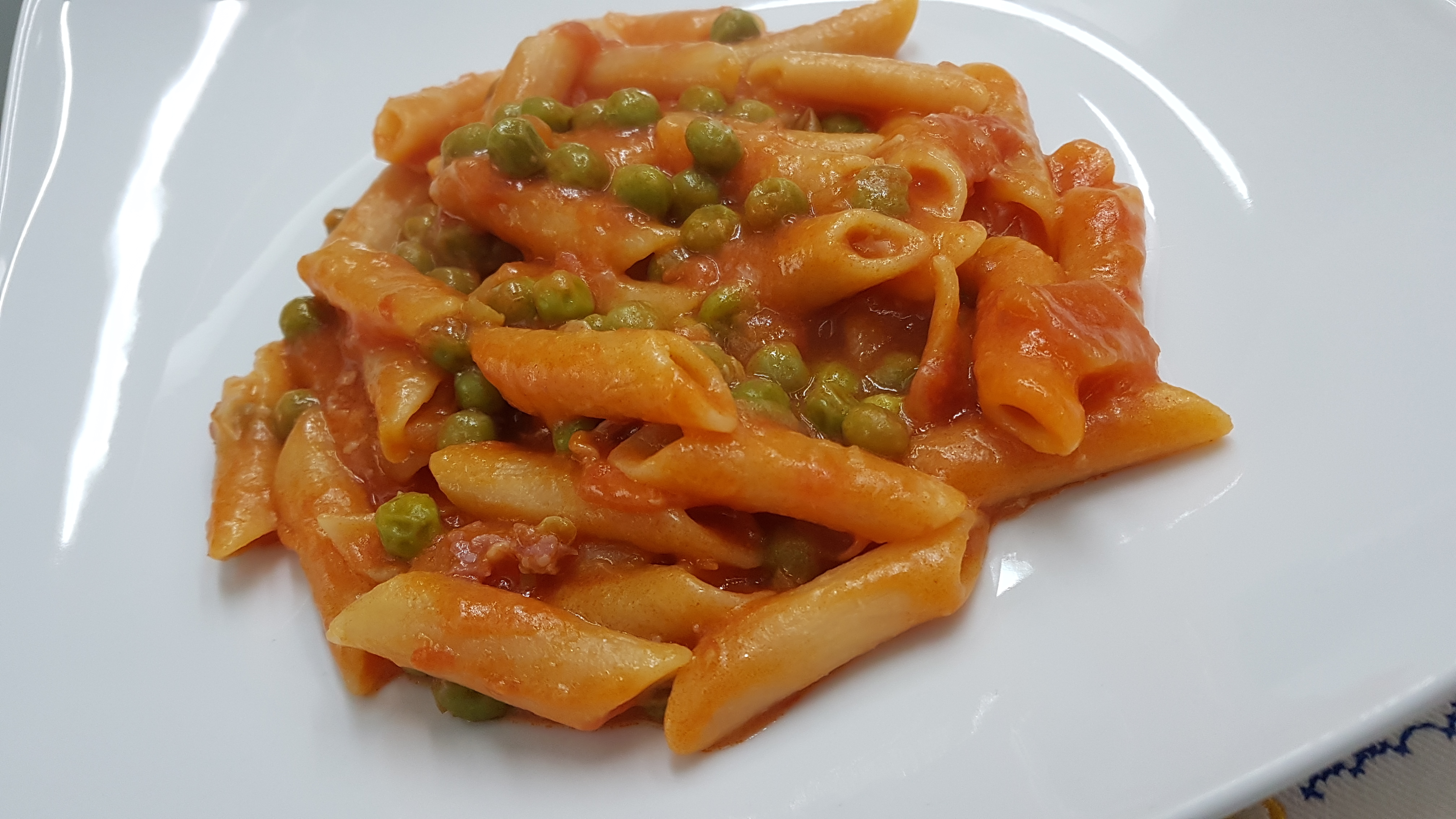 Pasta risottata Bimby con piselli e speck