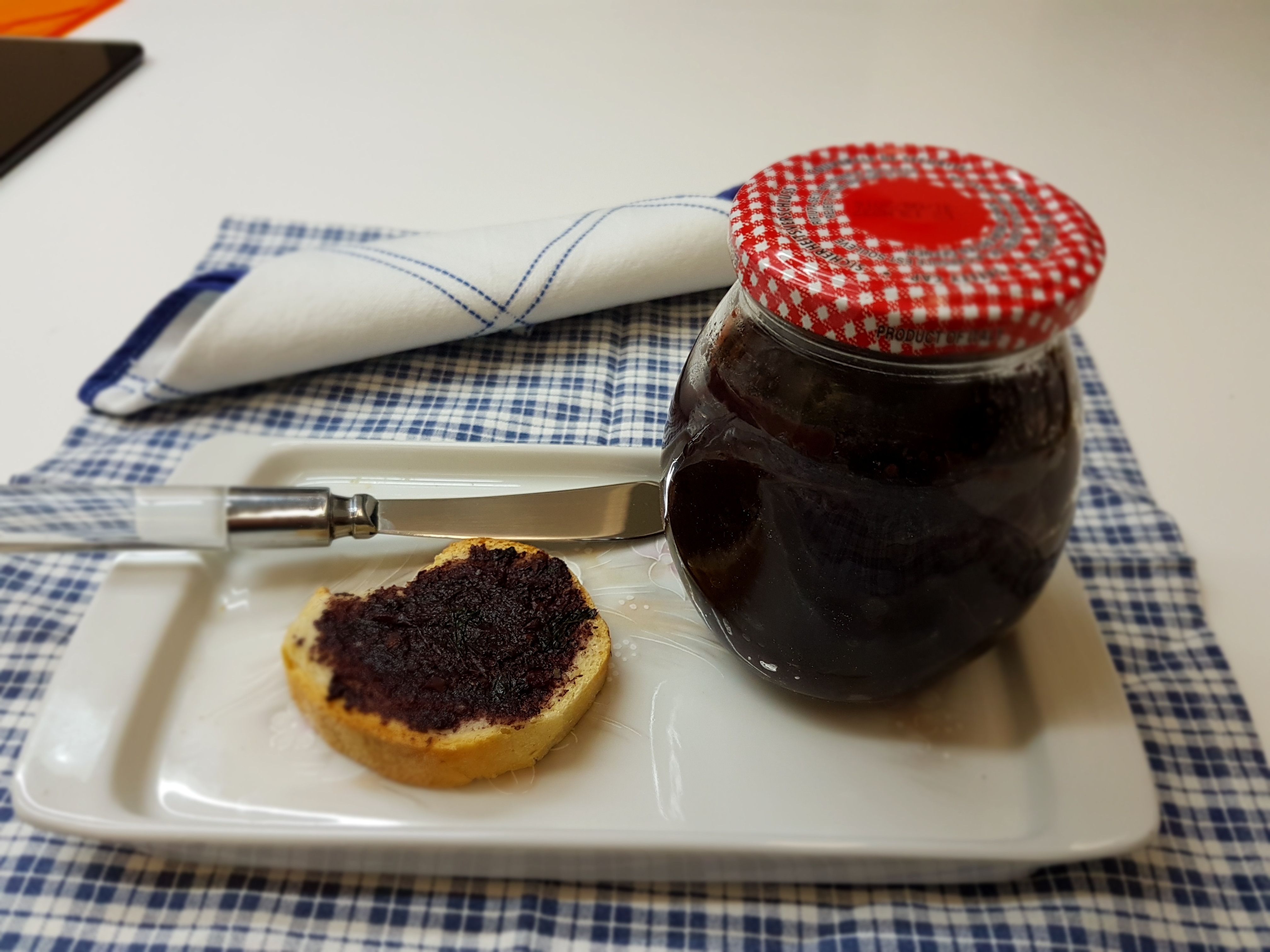 Pesto di olive nere dolci di Puglia