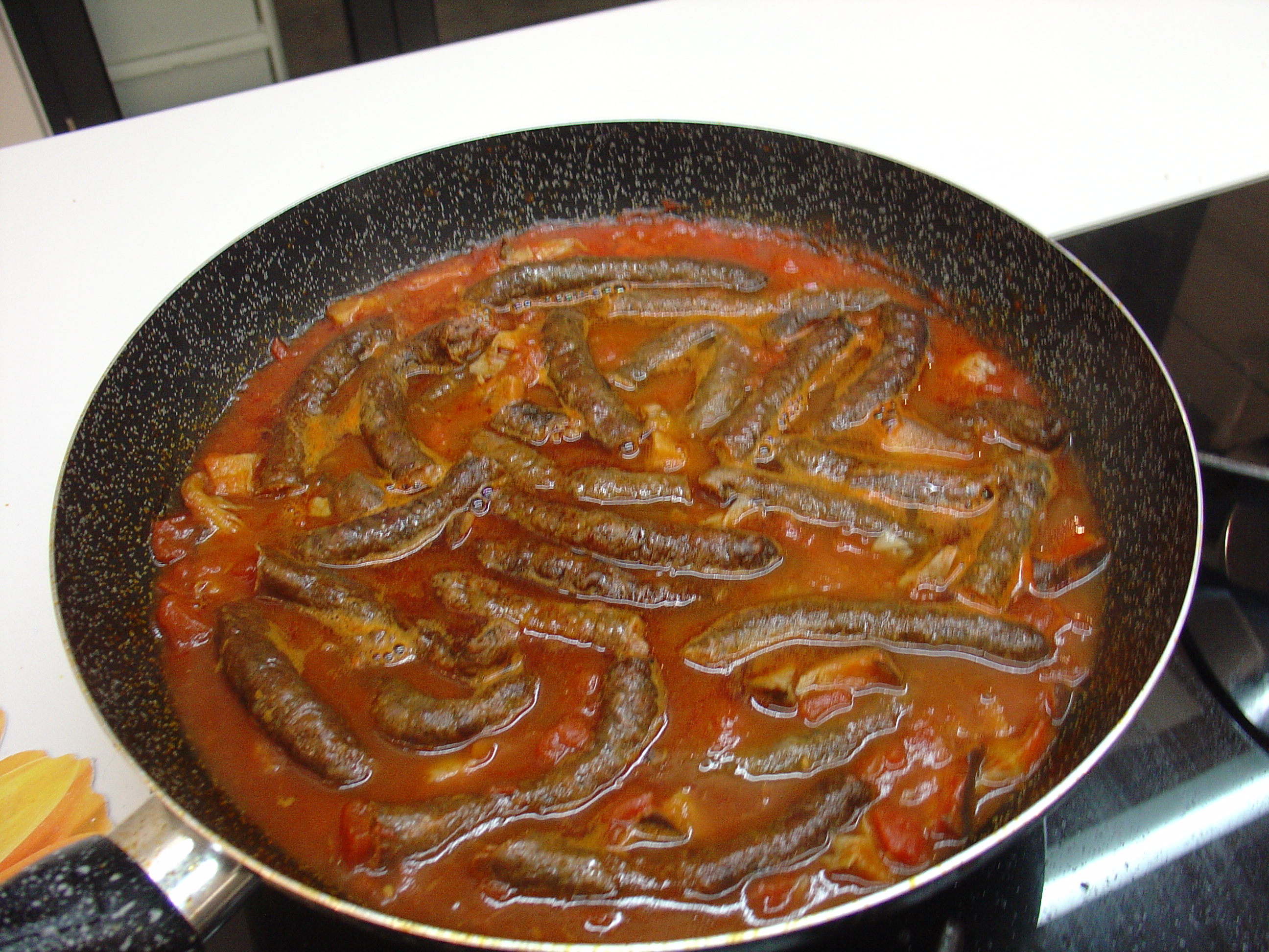 Salsiccia affumicata con pomodoro e funghi