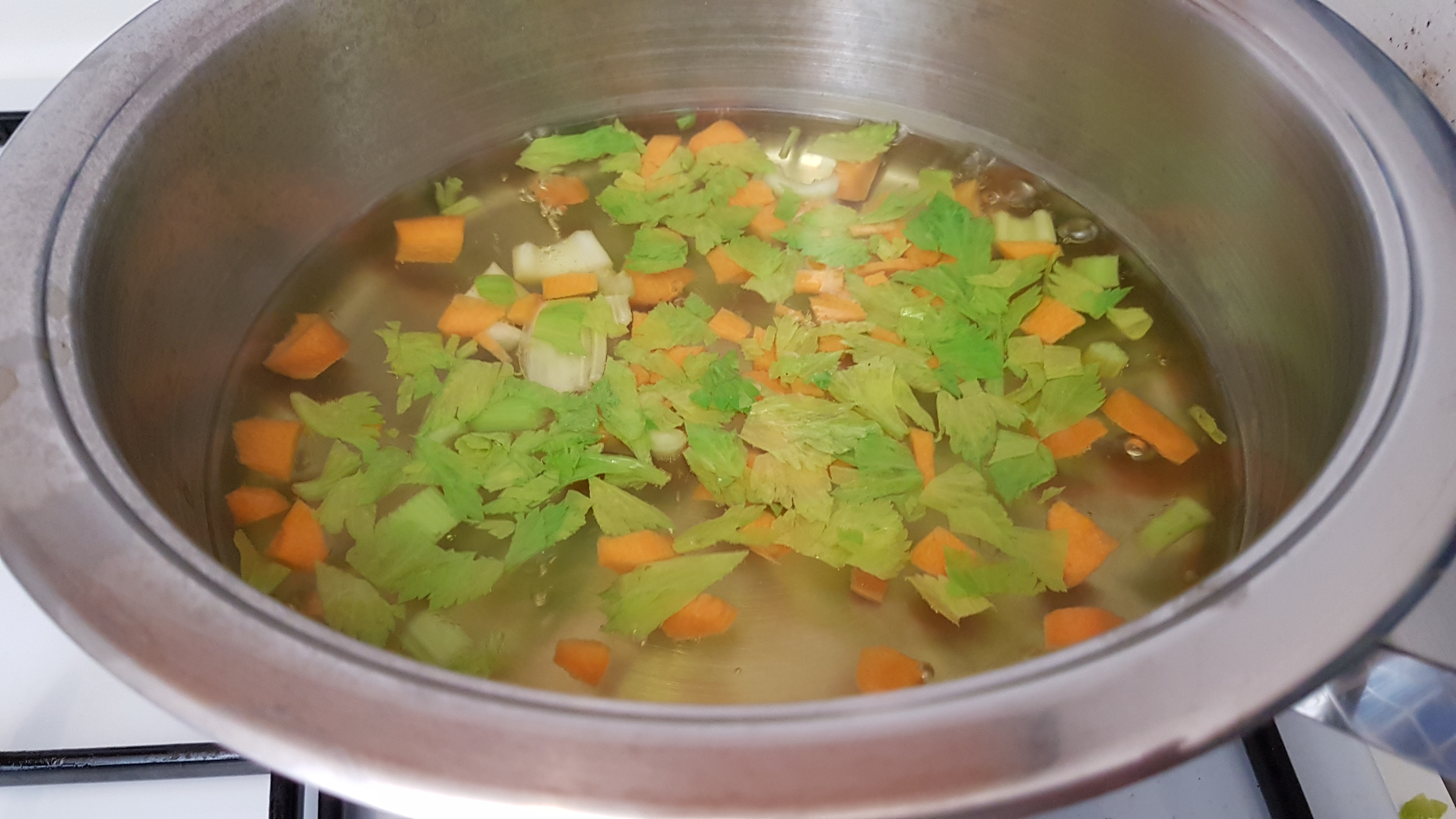 Sautè di cozze e vongole su vellutata di ceci