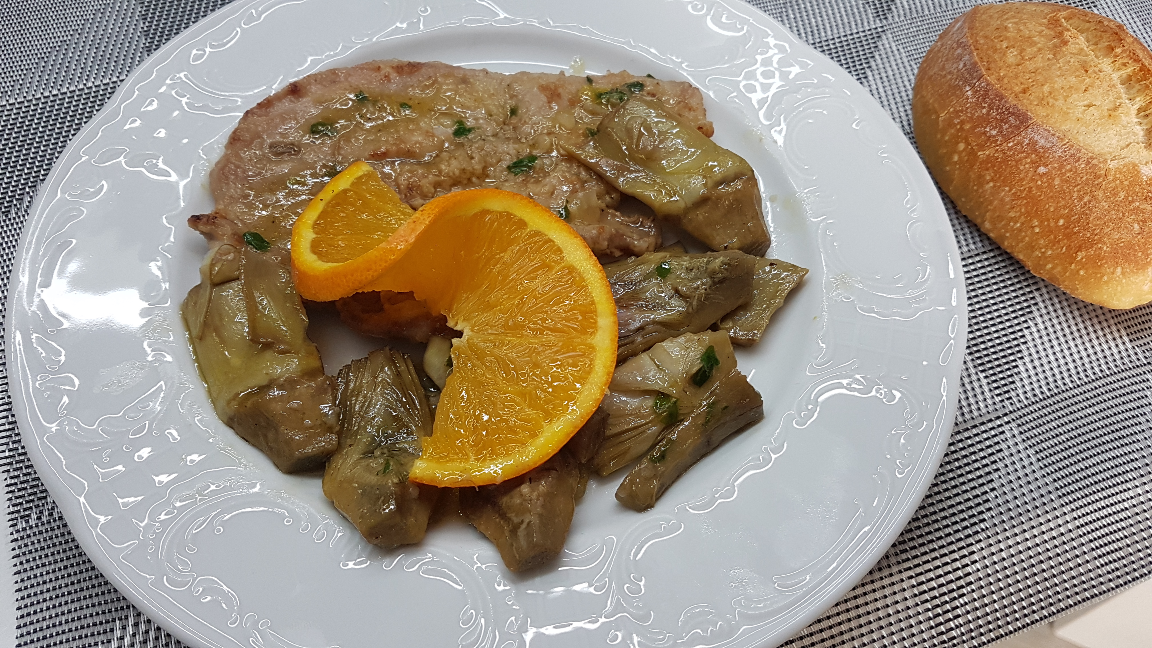 Scaloppine di vitello con carciofi all'arancia