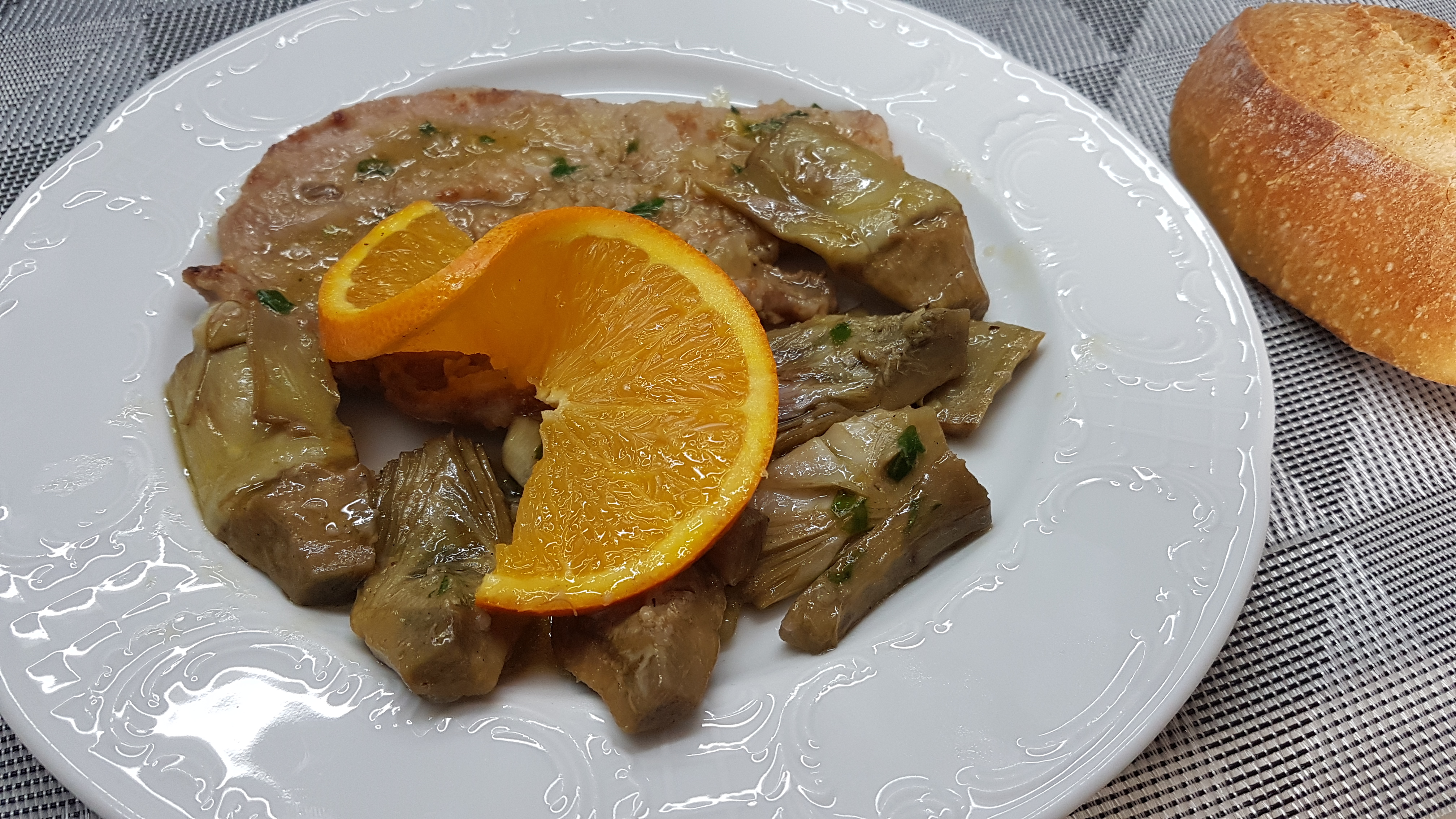 Scaloppine di vitello con carciofi all'arancia