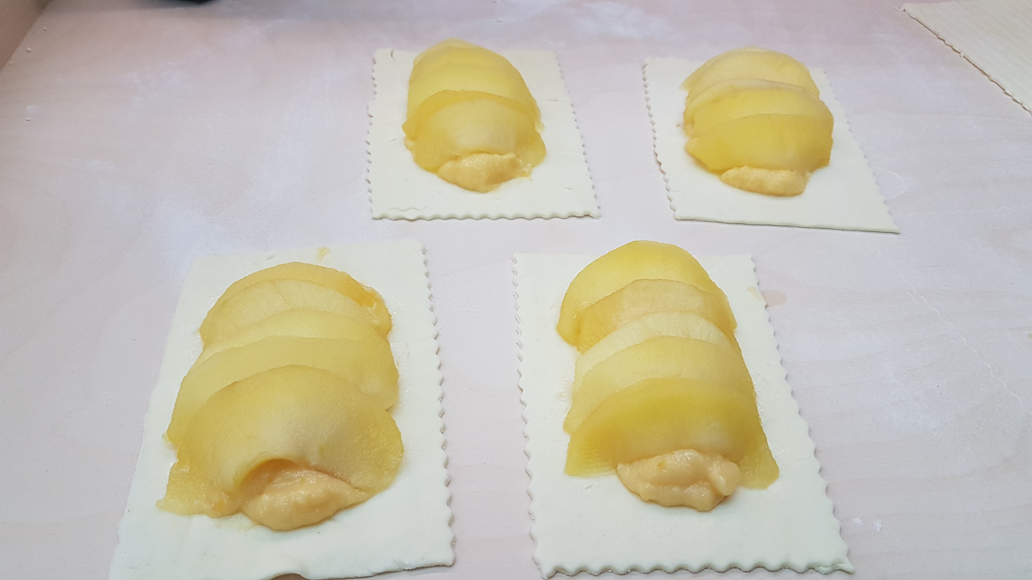 Sfogliatine di mele con crema