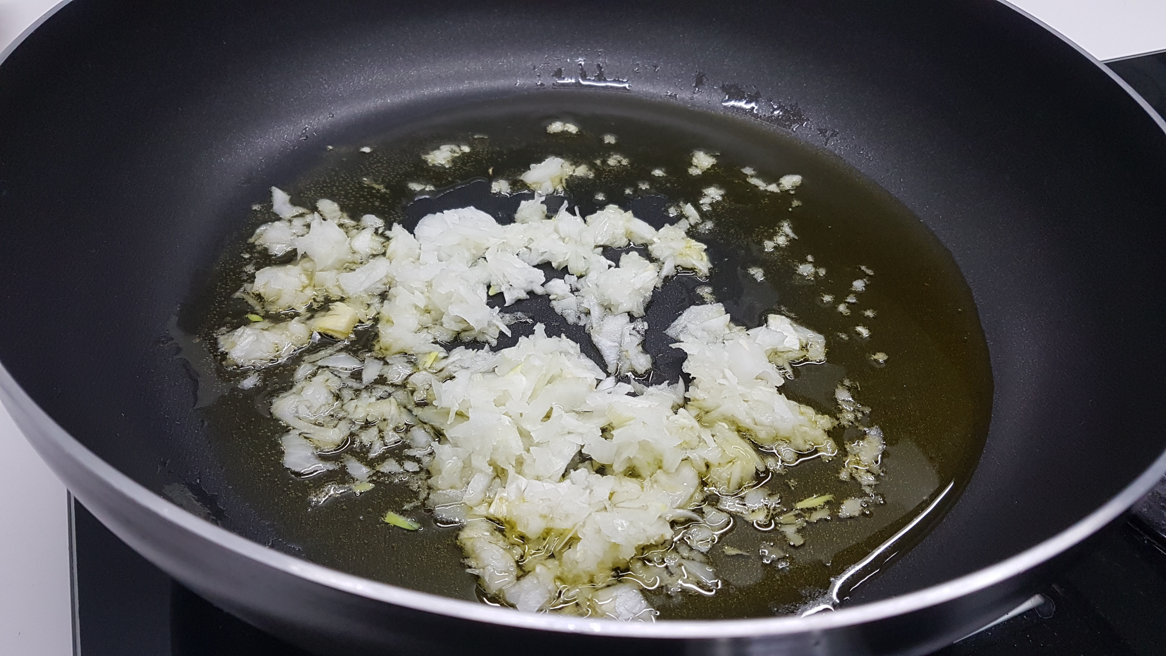 Spaghetti alla chitarra con gamberetti seppioline e crema di zucca