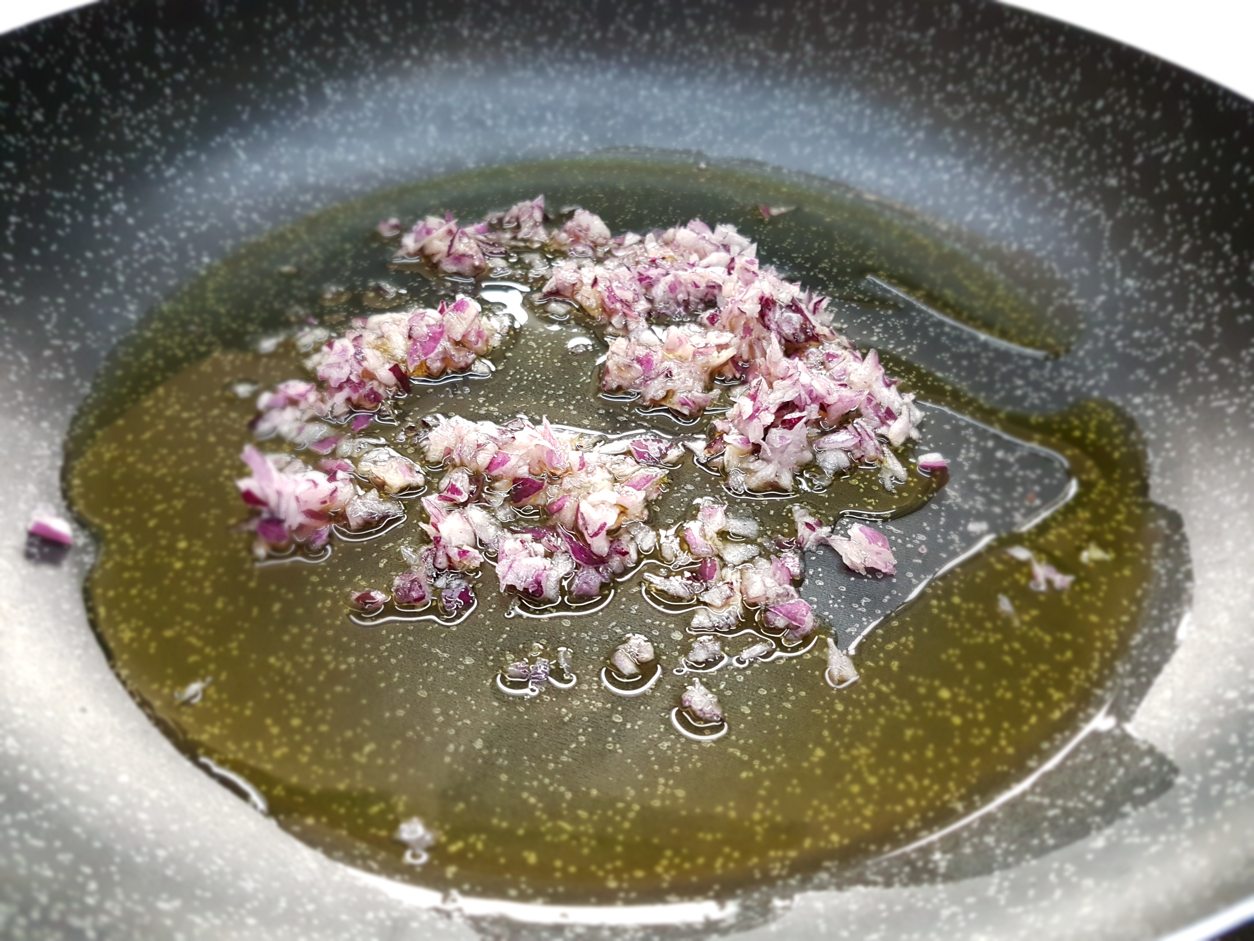 Spaghetti e surimi al succo di arancia