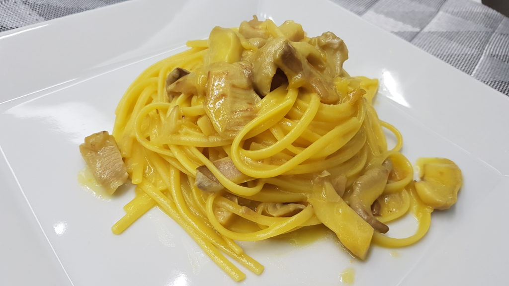 Spaghetti risottati con funghi e zafferano