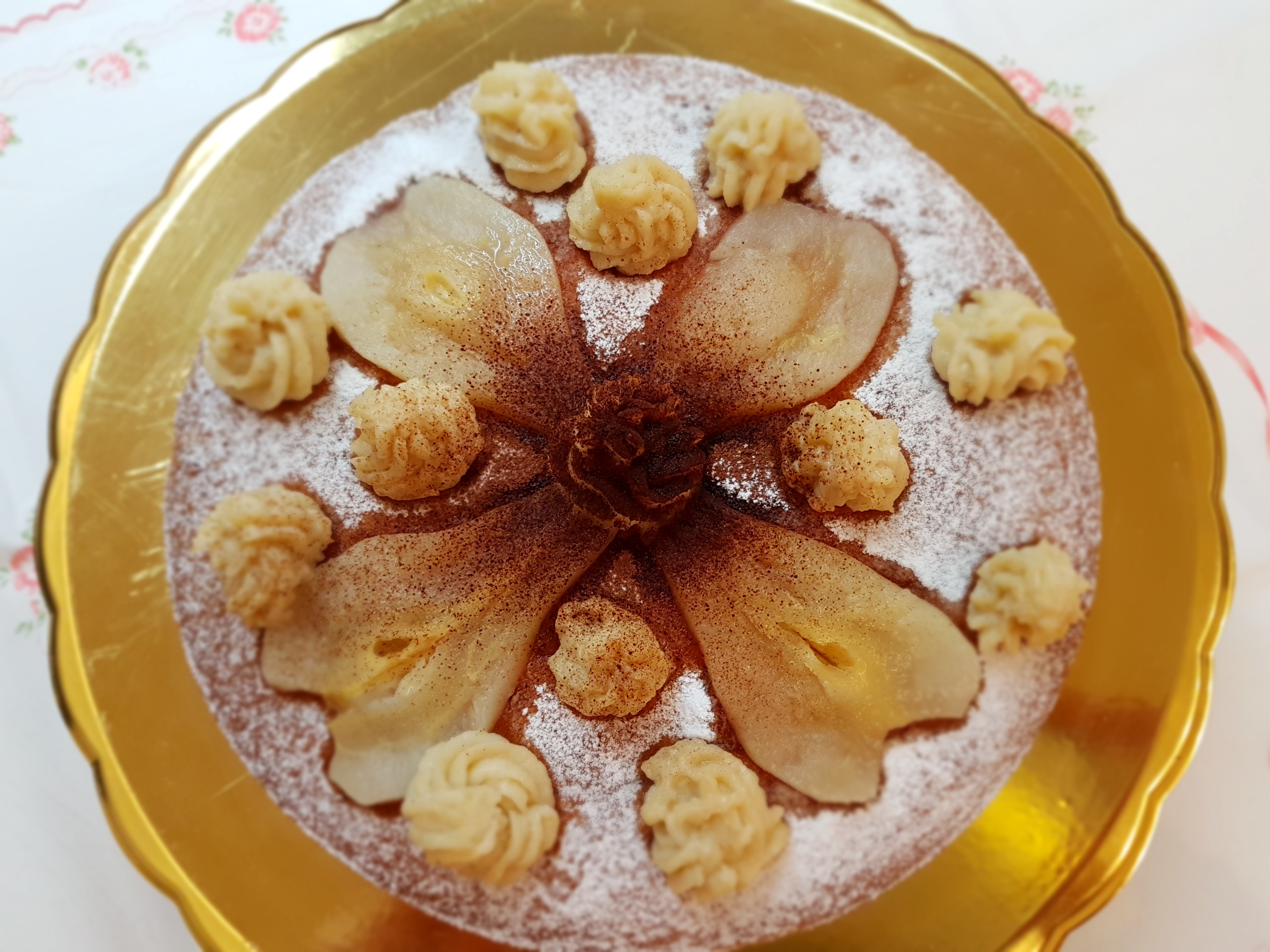 Torta delizia con pera e crema di pere