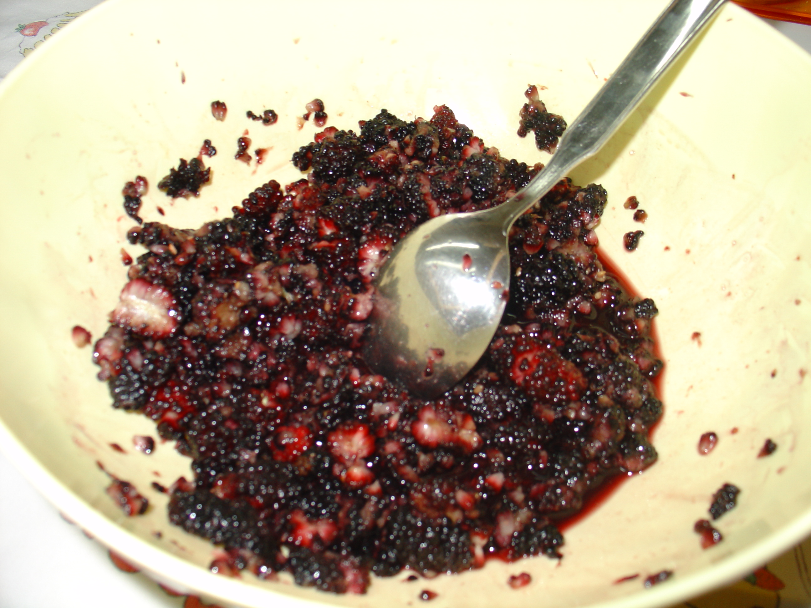 Torta della torre con gelsi neri