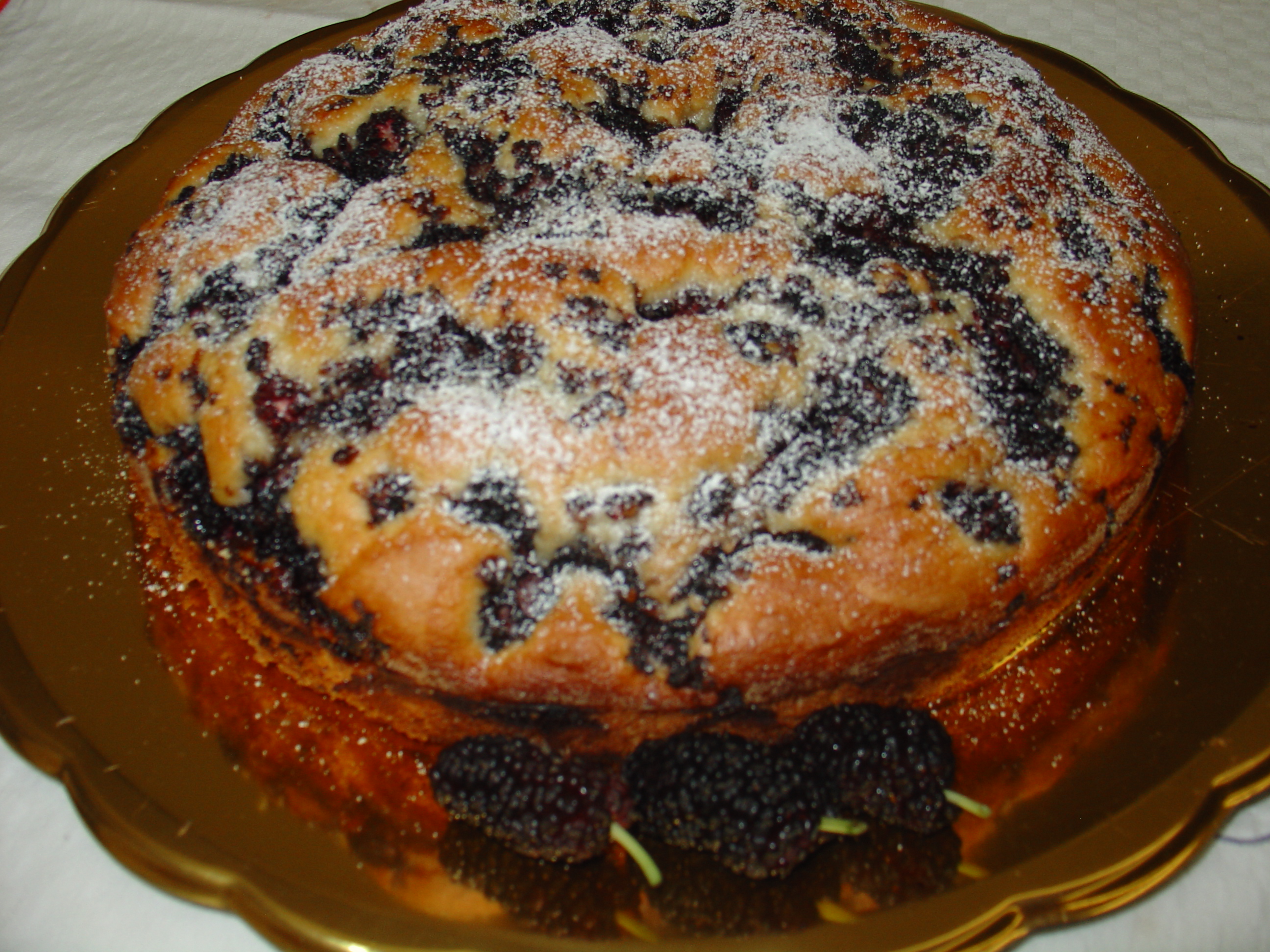 Torta della torre con gelsi neri