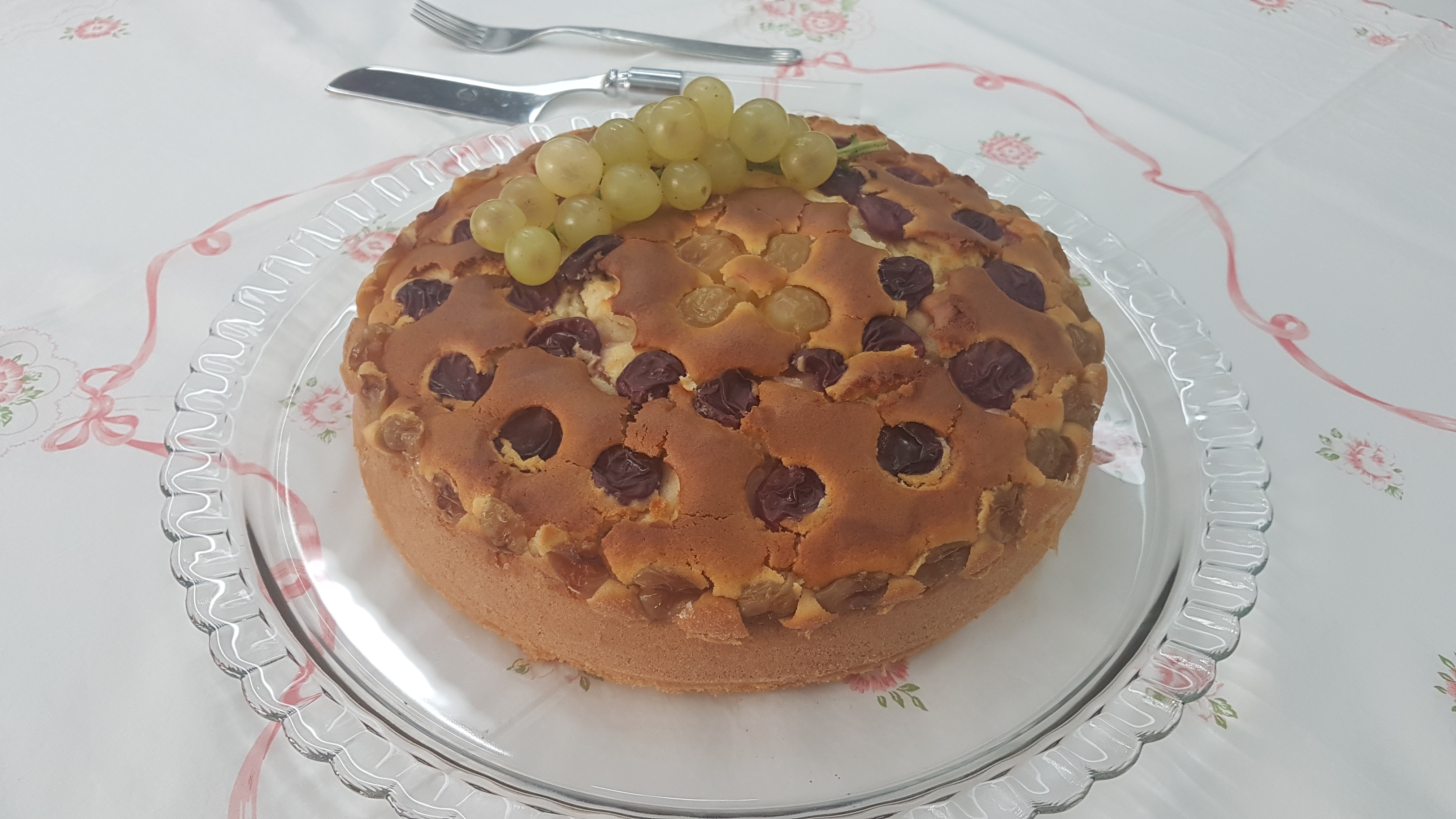 Torta soffice con uva e ricotta