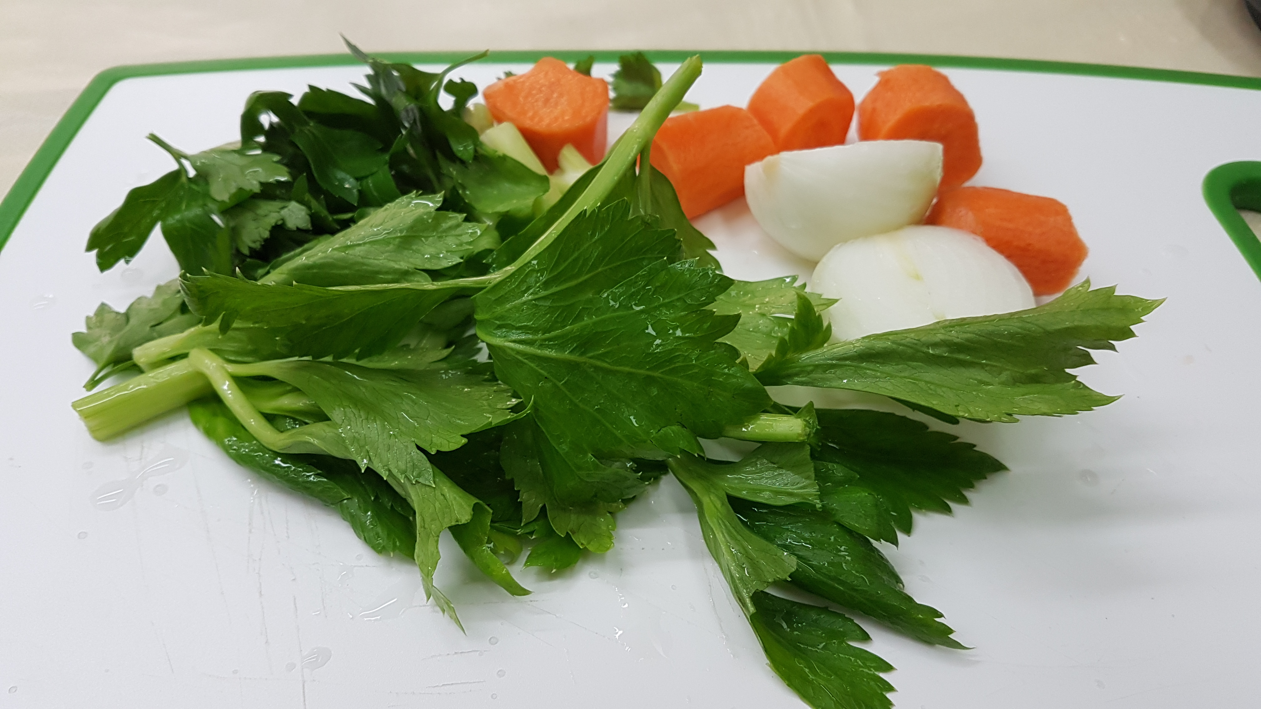 Trofie aromatizzate all'arancia con salsa di cachi